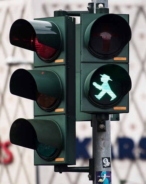 Sicher im Verkehr: Ampeln und Schilder